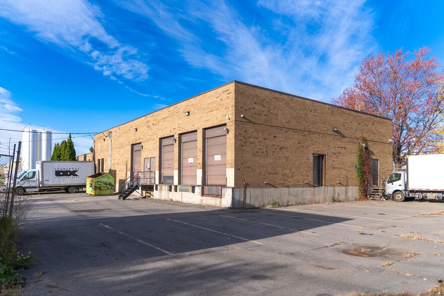 2205 Rue Guénette, Montréal, QC for lease - Building Photo - Image 3 of 14