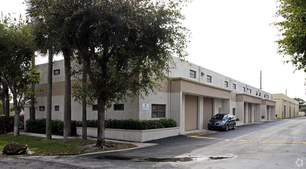 4199 N Dixie Hwy, Boca Raton, FL à louer - Photo du bâtiment - Image 3 de 17