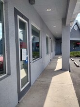 17218 Toledo Blade Blvd, Port Charlotte, FL à louer Photo intérieure- Image 1 de 5