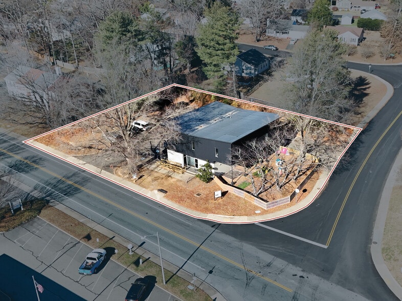 2363 Commonwealth Dr, Charlottesville, VA à vendre - Photo du bâtiment - Image 3 de 9