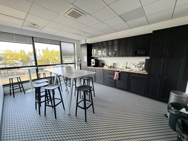Flex in Gennevilliers for lease - Building Photo - Image 3 of 9