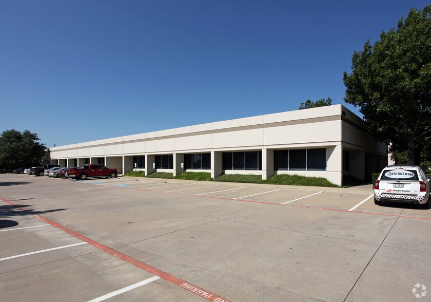 5500 Democracy Dr, Plano, TX à louer - Photo du bâtiment - Image 1 de 4