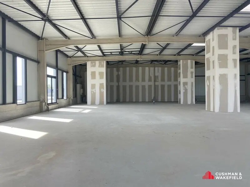 Retail in Bègles for lease Interior Photo- Image 1 of 7