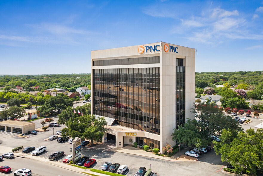 1100 NE Loop 410, San Antonio, TX à louer - Photo du bâtiment - Image 2 de 8