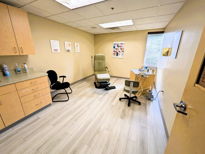 1565 Main St, Tewksbury, MA à vendre - Photo intérieure - Image 1 de 19