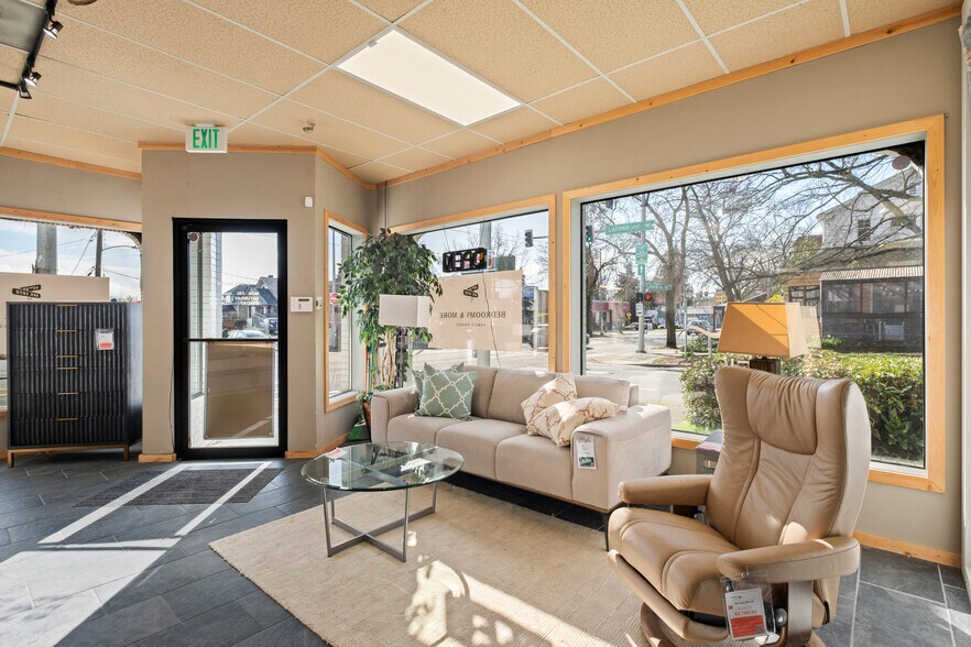 300 NE 45th St, Seattle, WA à vendre - Photo intérieure - Image 3 de 11