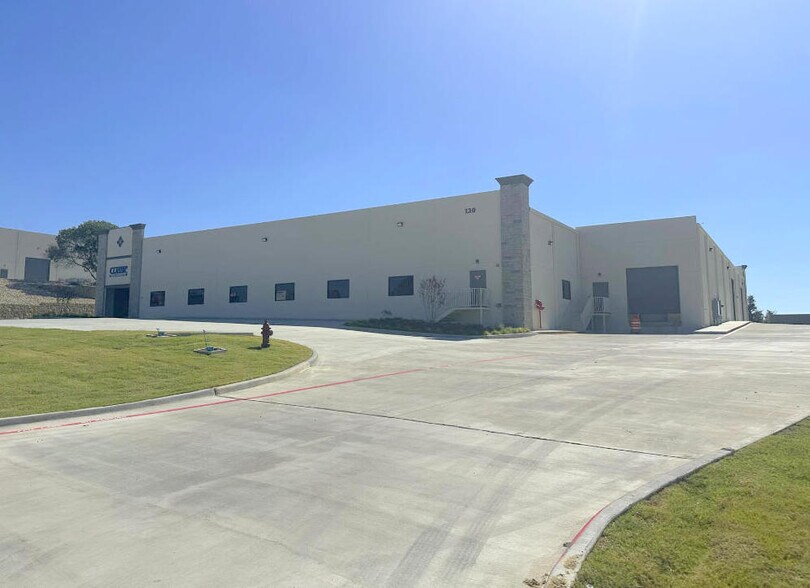 130 Business Park Dr, Hudson Oaks, TX à louer - Photo du bâtiment - Image 1 de 3