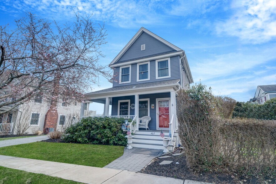 407 Wiggins St, Greenport, NY à vendre - Photo du bâtiment - Image 3 de 50