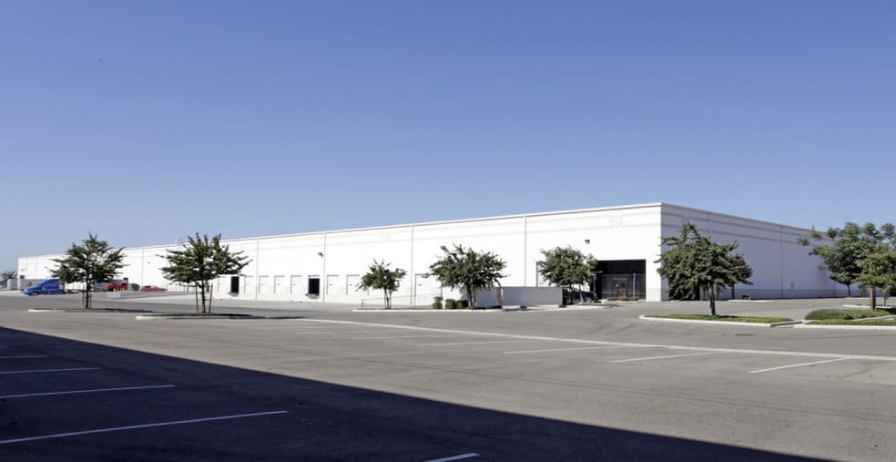 9860 Ferguson Ave, Visalia, CA à louer - Photo du bâtiment - Image 2 de 5