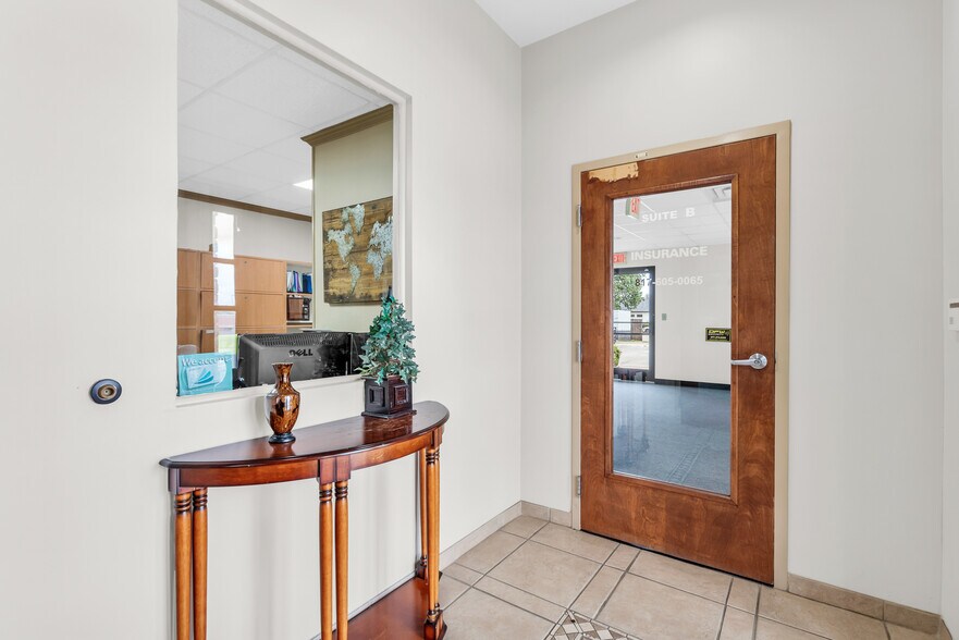 1801 Precinct Line Rd, Hurst, TX à louer - Photo du bâtiment - Image 3 de 24