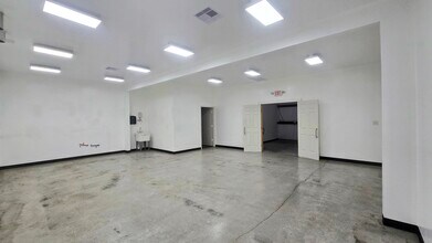 5517 FM 2004 Rd, Hitchcock, TX for lease Interior Photo- Image 1 of 9