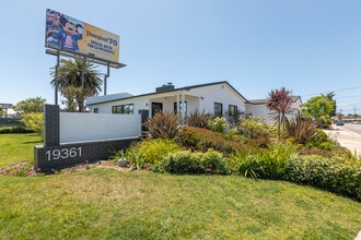 19361 Beach Blvd, Huntington Beach, CA à louer Photo intérieure- Image 1 de 26