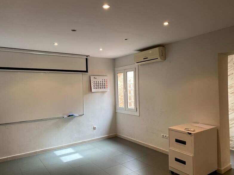 Retail in Barcelona, Barcelona for lease - Primary Photo - Image 1 of 1