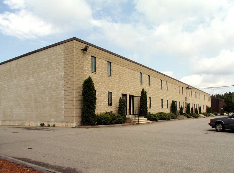 10-12 Delaware Dr, Salem, NH for lease - Building Photo - Image 3 of 4