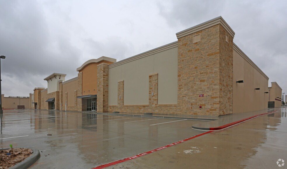 24984 Katy Fwy, Katy, TX à louer - Photo du bâtiment - Image 2 de 2