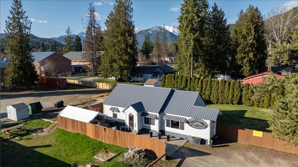 401 N Stephen St, Clark Fork, ID for sale - Primary Photo - Image 1 of 35