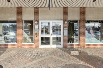 2039 Robertson Rd, Ottawa, ON à louer Photo intérieure- Image 2 de 7