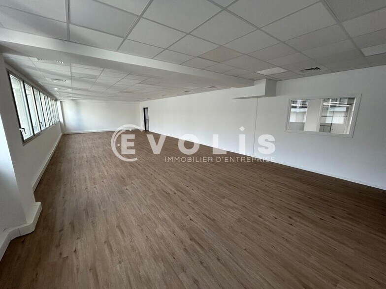 Office in Evry Courcouronnes for lease - Interior Photo - Image 3 of 19