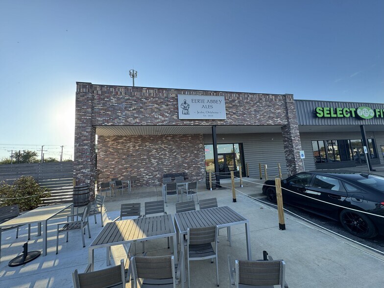 714-738 W Main St, Jenks, OK à louer - Photo du bâtiment - Image 1 de 7