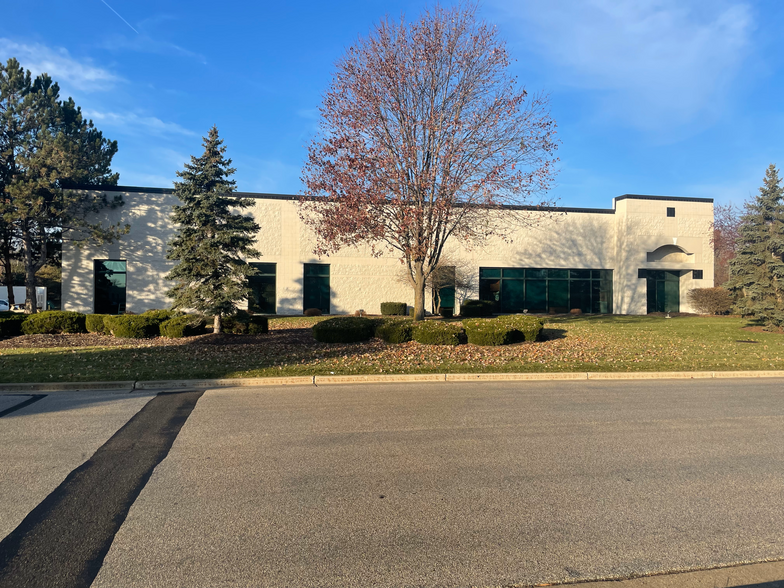 3275 Intertech Dr, Brookfield, WI for lease - Building Photo - Image 1 of 2