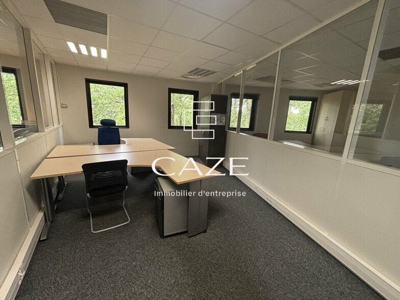 Office in Mérignac for lease - Interior Photo - Image 2 of 6