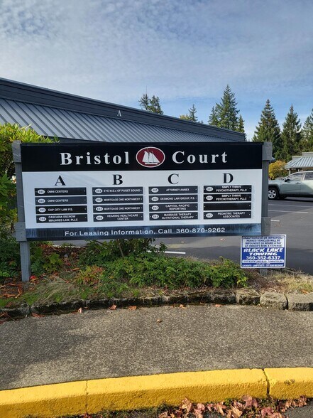 2401 Bristol Ct SW, Olympia, WA à vendre - Photo du bâtiment - Image 2 de 3