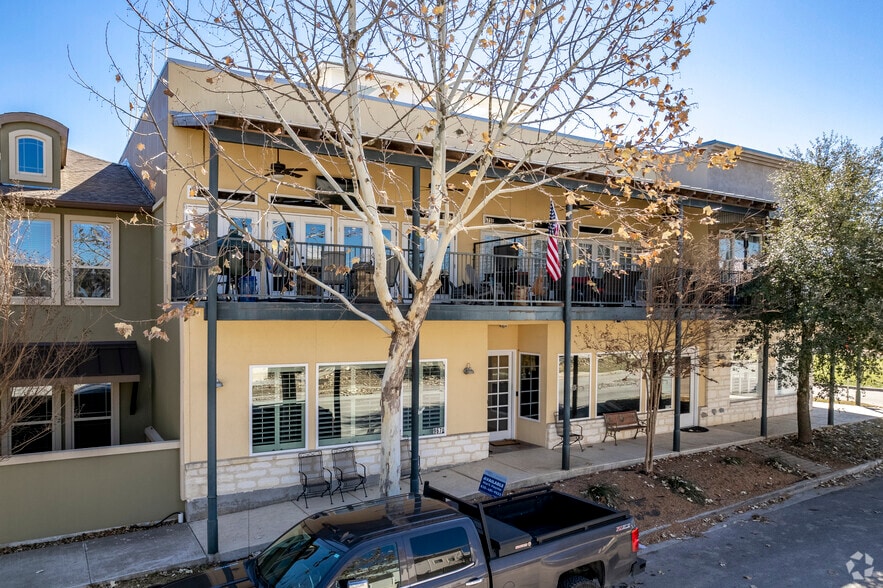 967 Academy, New Braunfels, TX for lease - Primary Photo - Image 1 of 8