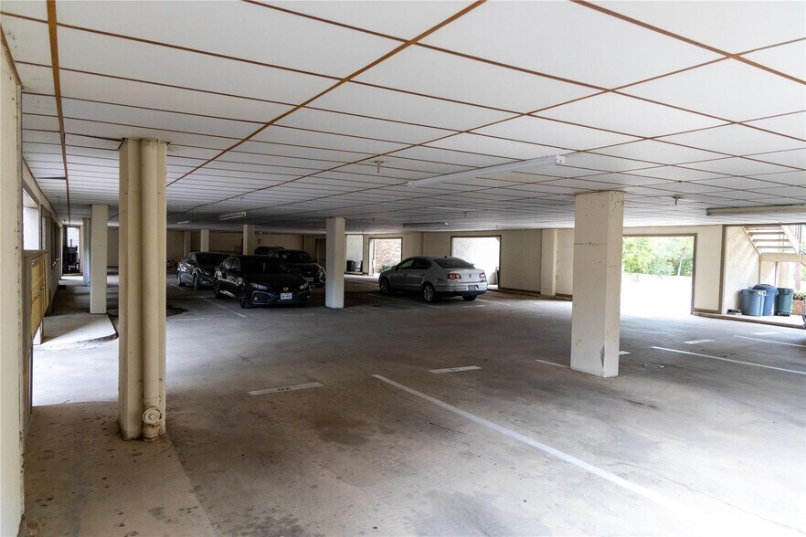 501 Arbor Creek Dr, Euless, TX à vendre - Photo du bâtiment - Image 2 de 18