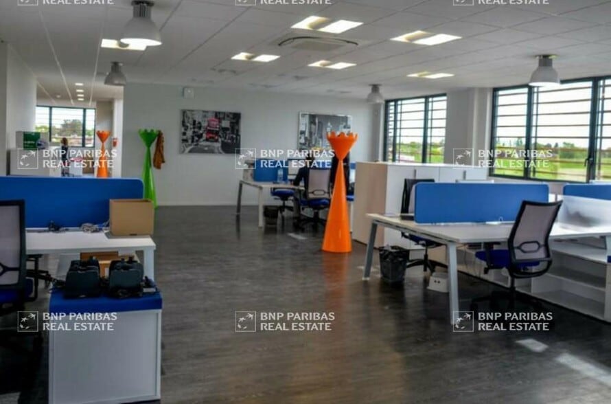 Industrial in Bondoufle for sale - Interior Photo - Image 3 of 4