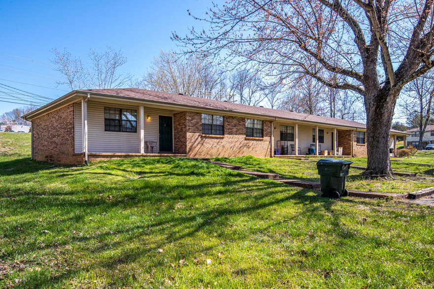 100 Sherry Ln, Dickson, TN for sale - Building Photo - Image 1 of 42