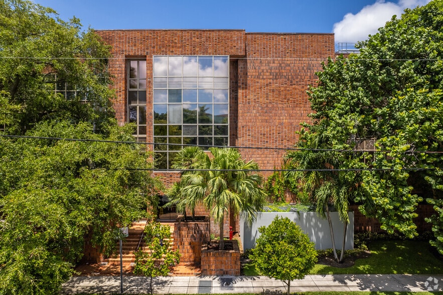 2950 SW 27th Ave, Coconut Grove, FL à louer - Photo du bâtiment - Image 2 de 10