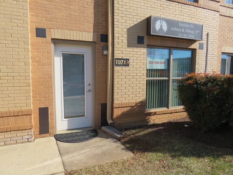 19719 Executive Park Cir, Germantown, MD for lease - Primary Photo - Image 1 of 9