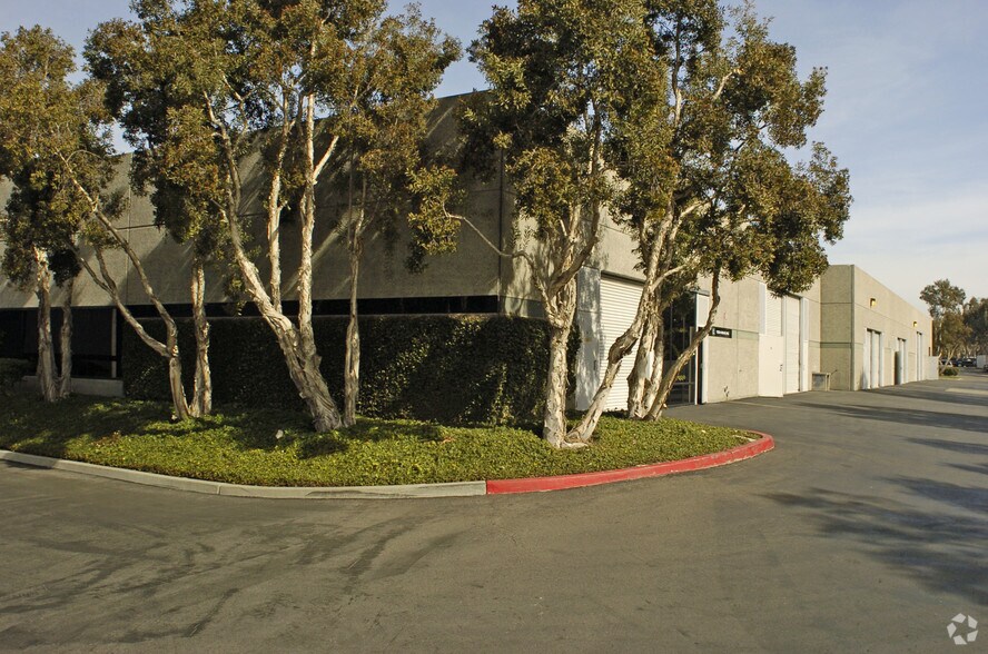 2237 Faraday Ave, Carlsbad, CA à louer - Photo du bâtiment - Image 2 de 12