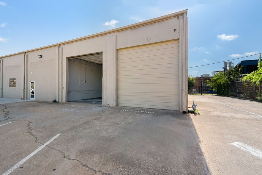 304 E Vickery Blvd, Fort Worth, TX à louer - Photo du bâtiment - Image 1 de 14