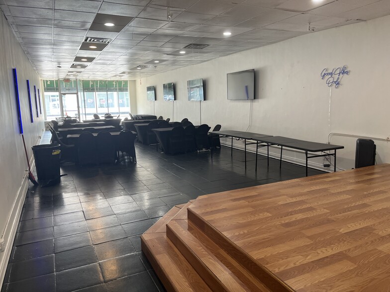 104-108 S Florissant Rd, Ferguson, MO for sale - Building Photo - Image 3 of 14