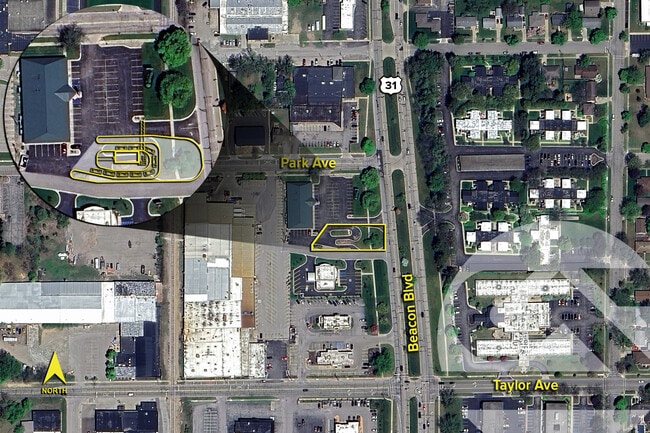 Plus de détails pour 805 S Beacon Blvd, Grand Haven, MI - Terrain à louer