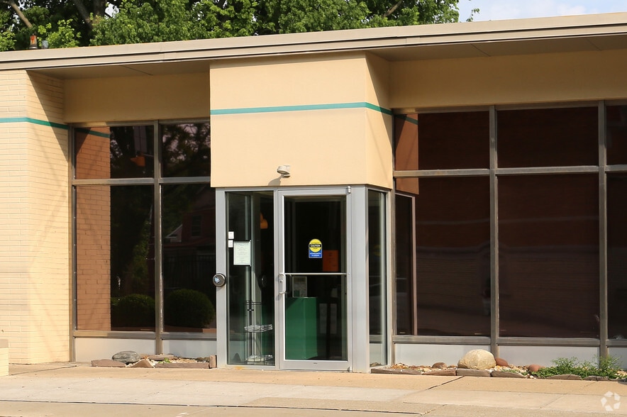 4517 Vine St, Cincinnati, OH for lease - Building Photo - Image 2 of 4