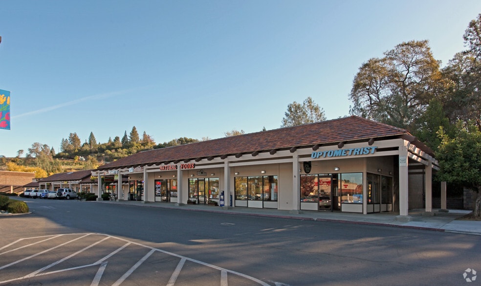 340-388 Elm Ave, Auburn, CA for lease - Building Photo - Image 3 of 4