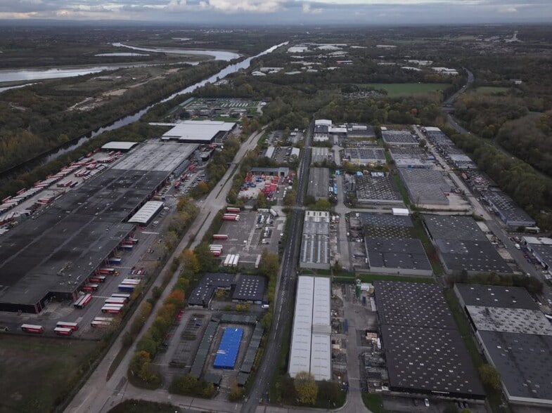 Astmoor Industrial Estate, Runcorn for lease - Building Photo - Image 2 of 3