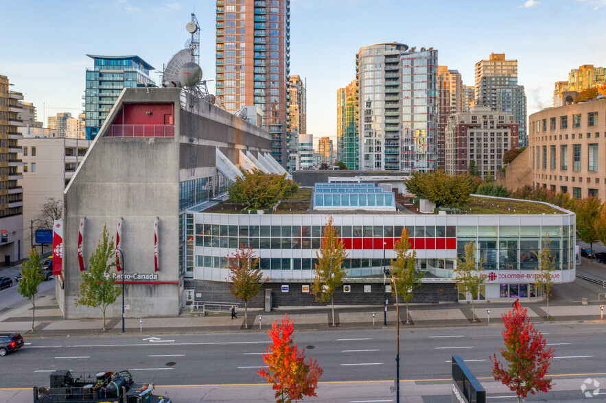 700-750 Hamilton St, Vancouver, BC à louer - Photo du bâtiment - Image 1 de 5