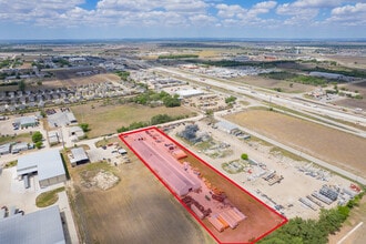 2511 N Heideke St, Seguin, TX à louer Photo intérieure- Image 2 de 11