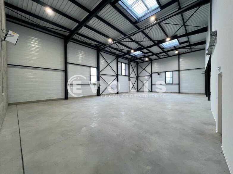 Flex in Colombier-Saugnieu for lease - Interior Photo - Image 3 of 10