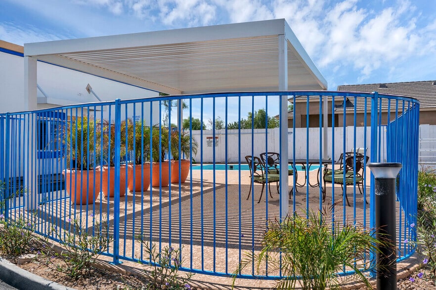 2826 E Karen Dr, Phoenix, AZ for sale - Building Photo - Image 2 of 9
