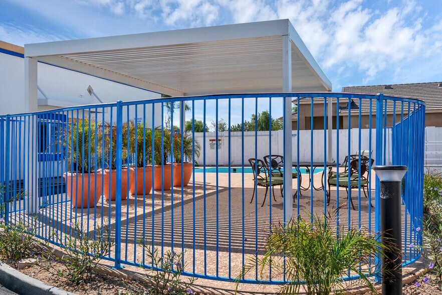 2826 E Karen Dr, Phoenix, AZ à vendre - Photo du bâtiment - Image 2 de 9