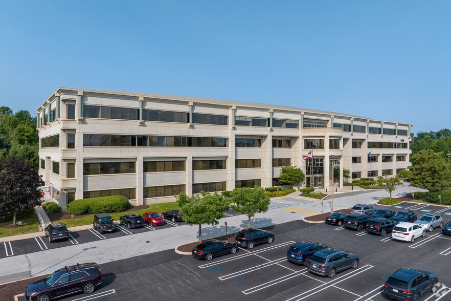 2201 Renaissance Blvd, King Of Prussia, PA à louer - Photo du bâtiment - Image 1 de 22
