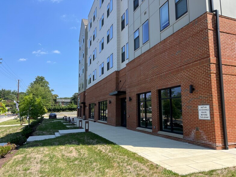 4550 Wheeler Hills Rd, Oxon Hill, MD à louer - Photo du bâtiment - Image 2 de 7