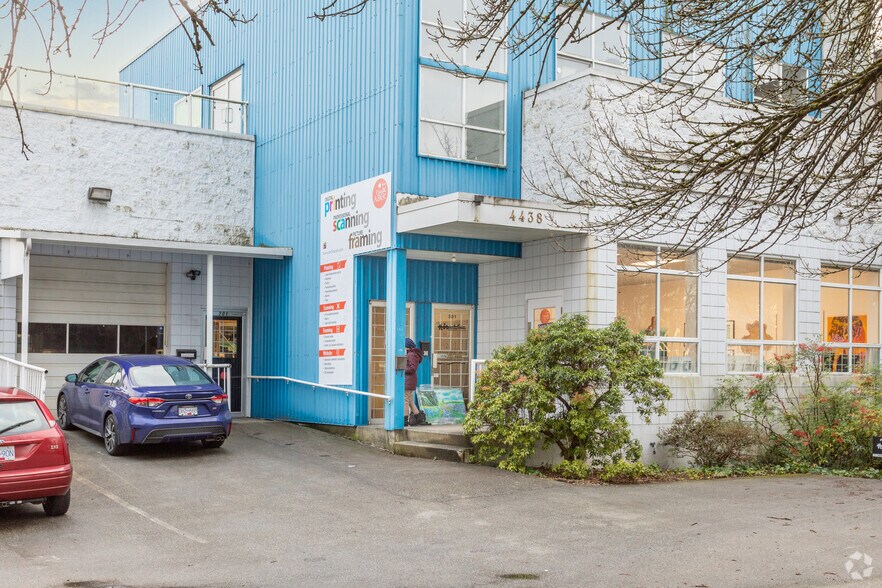 4438 Juneau St, Burnaby, BC à louer - Photo du bâtiment - Image 2 de 5