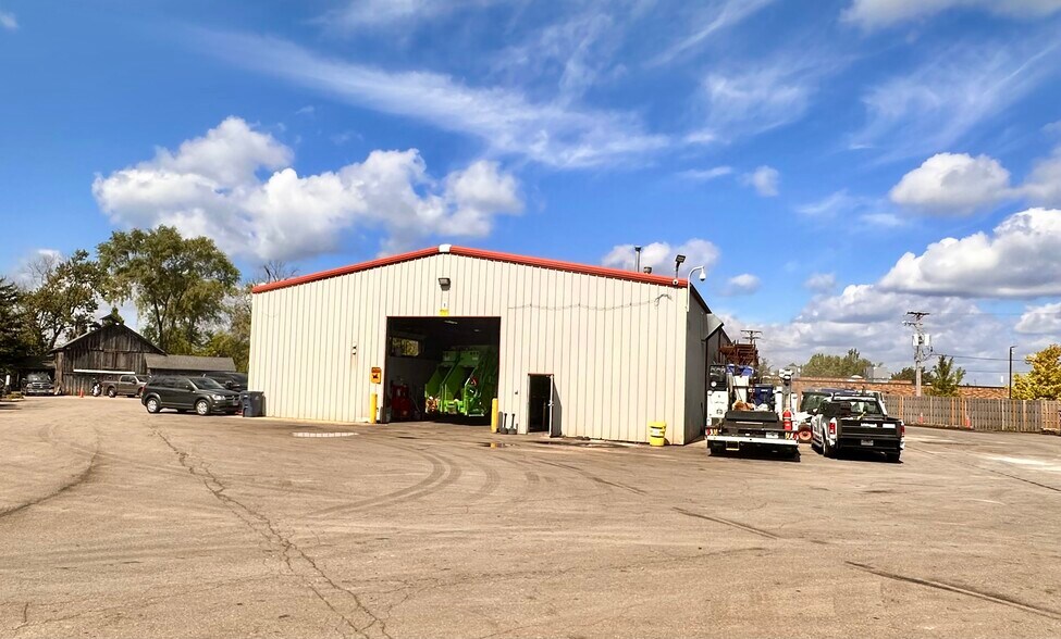 1350 N Old Rand Rd, Wauconda, IL à louer - Photo du bâtiment - Image 3 de 10