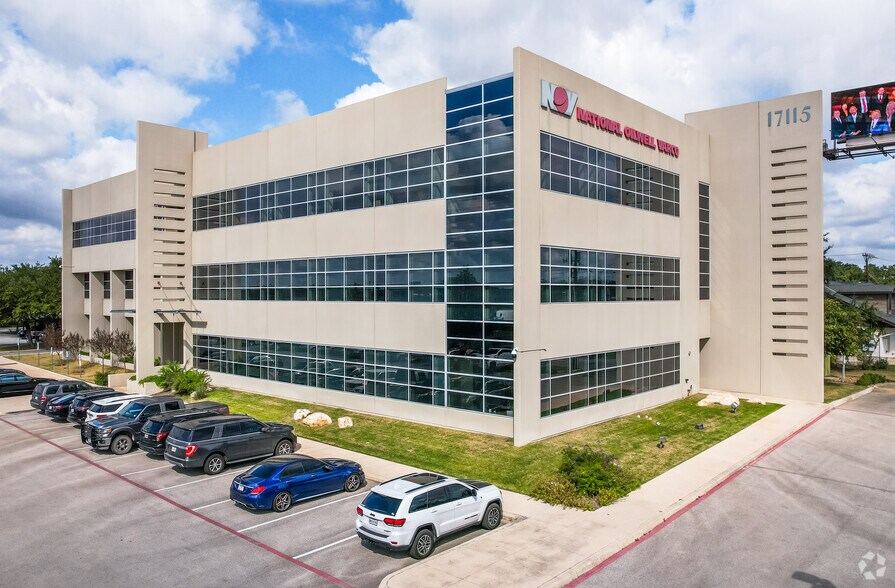 17115 San Pedro Ave, San Antonio, TX à louer - Photo du bâtiment - Image 2 de 14