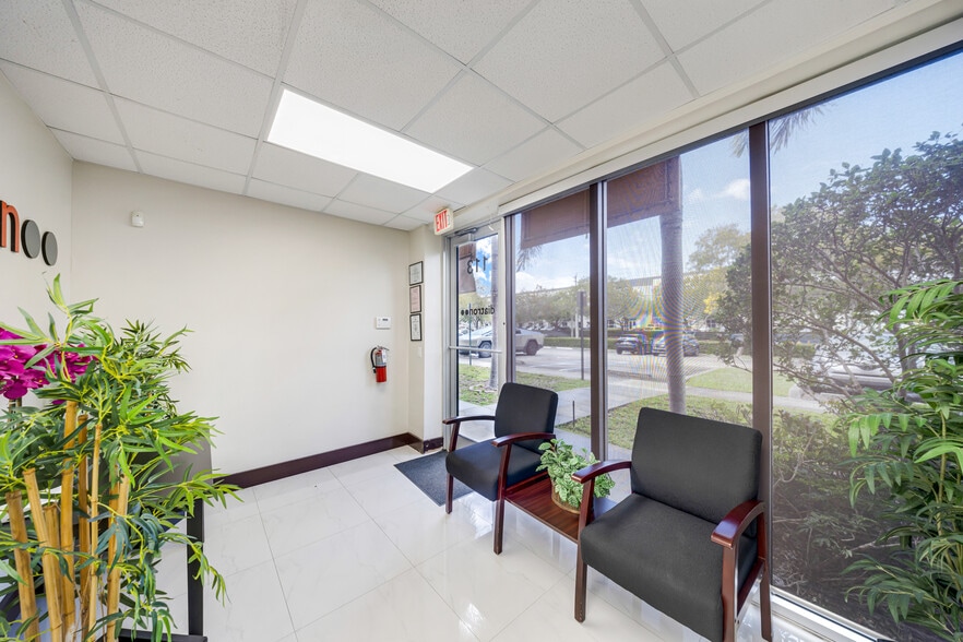 12601 NW 115th Ave, Medley, FL à louer - Photo du bâtiment - Image 2 de 20